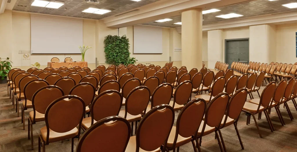 Espaço para a sua reunião? Junte-se quartos da Europa e da Ásia